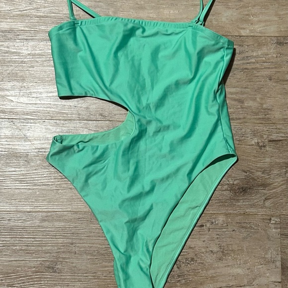 NWOT H&M Green One-Piece Bathing Suit - Picture 1 of 6